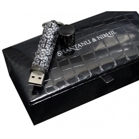 Shantanu Nikhil Pen Drive 16 GB