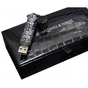 Shantanu Nikhil Pen Drive 16 GB